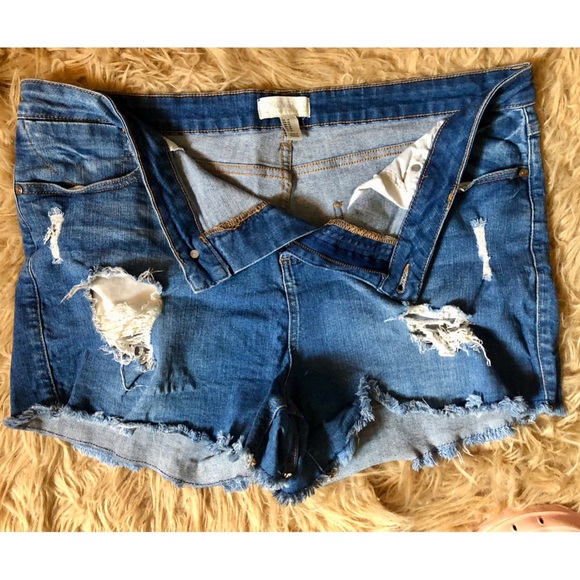 Cute Plus Cut-Off Forever 21 Denim Jean Shorts - Picture 4 of 7